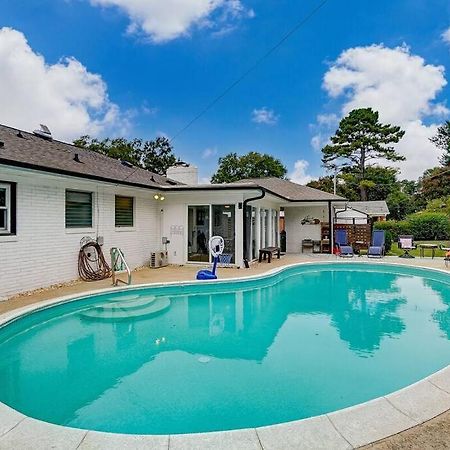 Poolside Bungalow With Fire Pit Fun And King Suite Charlotte Dış mekan fotoğraf